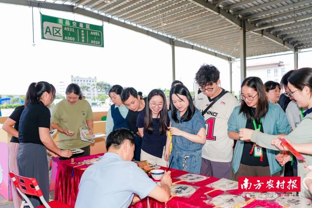 纸扇书法非遗体验