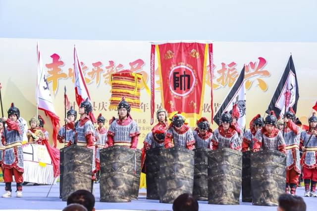 省级非遗五马巡城,演绎北宋戍守岭南的历史典故,颂扬家国情怀。 省级非遗五马巡城,演绎北宋戍守岭南的历史典故,颂扬家国情怀。