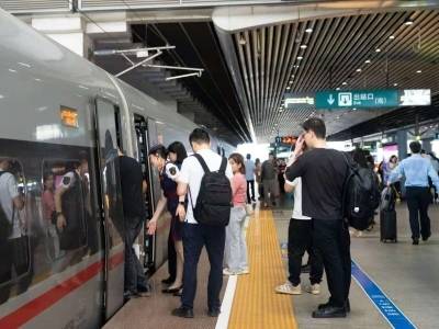 中秋国庆假期铁路运输今日启动，广铁预计发送旅客创历史新高