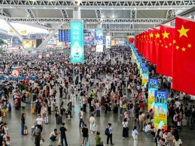 铁路客流持续高位，广州南站通宵运营