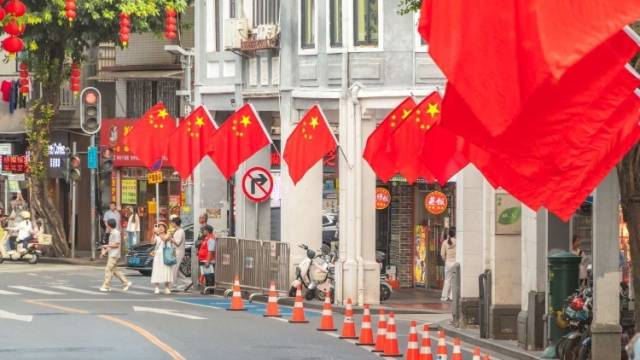红旗漫卷南粤，节日氛围正浓 | 南方+拍客精选
