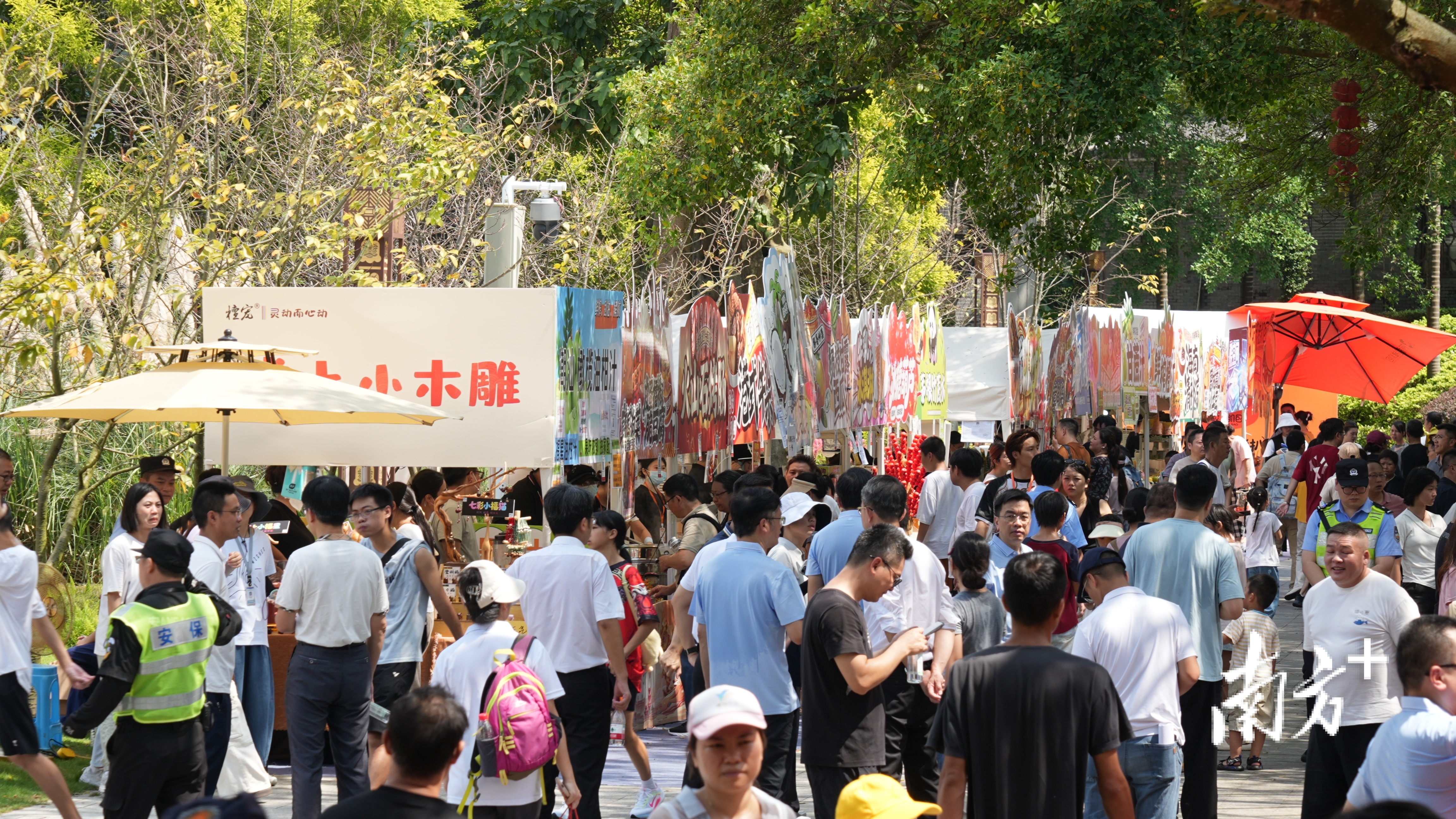 秋日集市。张志成 摄 秋日集市。张志成 摄