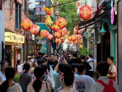 假期第二天，广东4A级及以上景区接待游客451.7万人次！