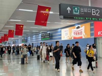 广州南站单日客流破百万！国庆假期广铁共发旅客2072.1万人次