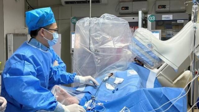 心脏“断电”停跳近10秒，医生另辟蹊径为他“重启”心跳