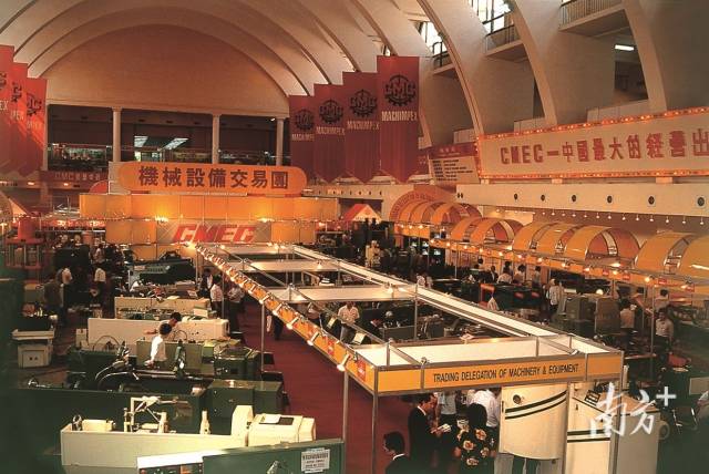 1990年第68届广交会上，机械设备交易团展品有十几大类，许多展品达到了当时国际同类产品的先进水平。资料图片