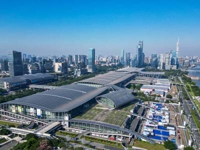李强出席“广交世界70年”座谈会