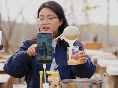 97村长小芳：不恋一时流量，深耕一村烟火丨了不起的新农人