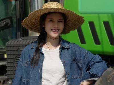 民女曹子榆：女农机手与斜杆青年丨了不起的新农人
