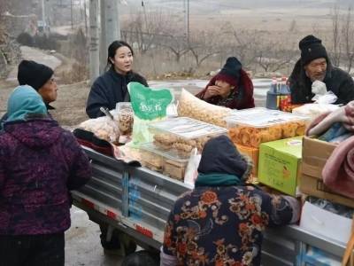李福贵：在集市与流量之间，她写下人生的脚本丨了不起的新农人