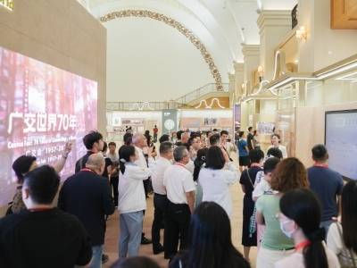 洋客商走进“广交世界70年”主题展：这里有太多惊喜了！