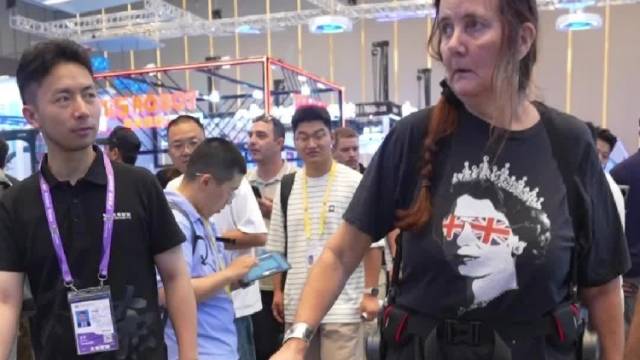 感动落泪！广交会上最好的礼物送给母亲