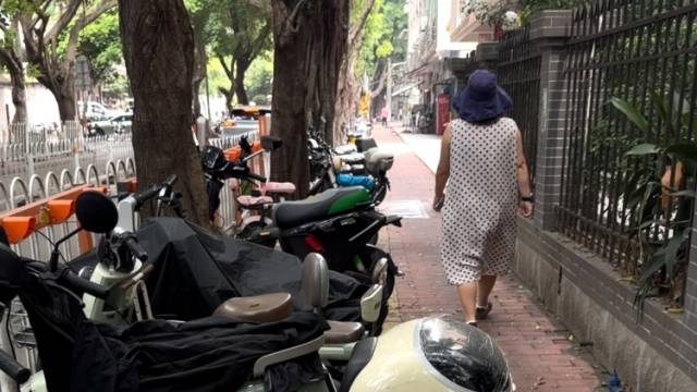 电单车充电有“套路”？记者走访：服务费高、需预付费、广告泛滥…… | 在+帮办