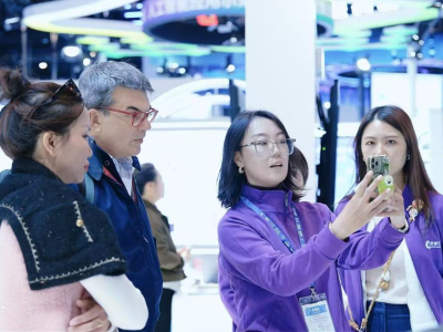 AI健康管理加速产业落地，轻智汇双展签约