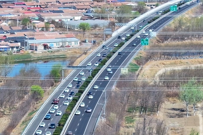 高速公路上的“龟速车”，该整治了