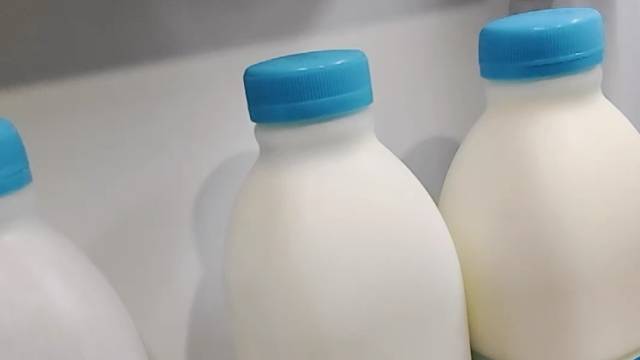 奶价一涨，乳企三季报：有人扭亏，有人转亏｜公司舆情哨